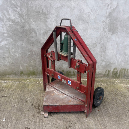 Fairport 20 Tonne Block Splitter