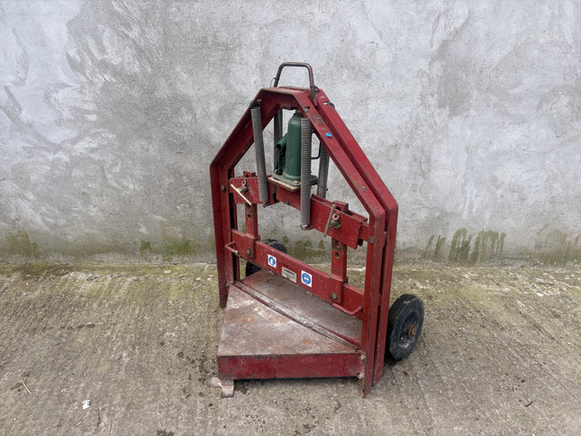 Fairport 20 Tonne Block Splitter