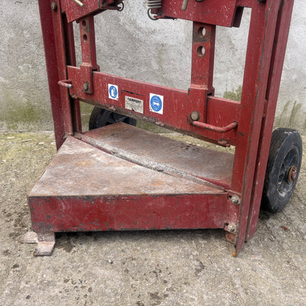 Fairport 20 Tonne Block Splitter