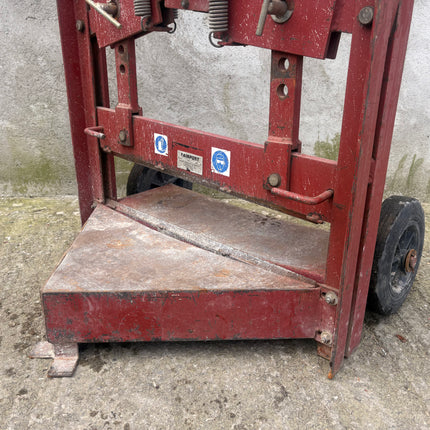 Fairport 20 Tonne Block Splitter
