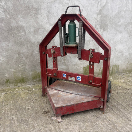 Fairport 20 Tonne Block Splitter