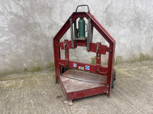 Fairport 20 Tonne Block Splitter