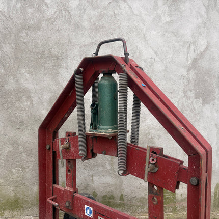 Fairport 20 Tonne Block Splitter