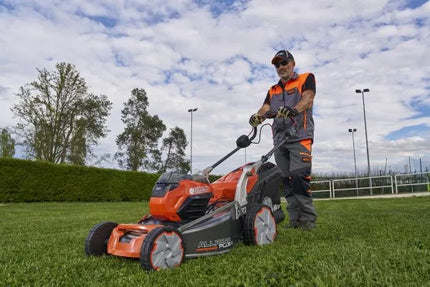 Oleo Mac 56v 18" / 46cm Electric Vari Speed Self Propelled Mower